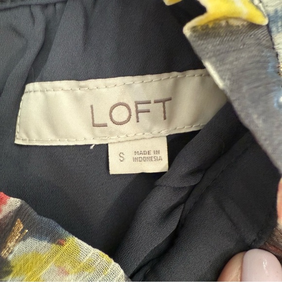 Loft Floral Smocked Ruffled Cap Sleeve Lightweight Dark Floral Shirt Blouse Sz S - Picture 6 of 12